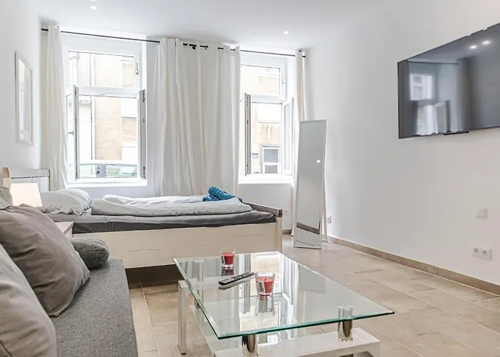 9 Min From City Center - Lovely Studio Near U1 Reumannplatz